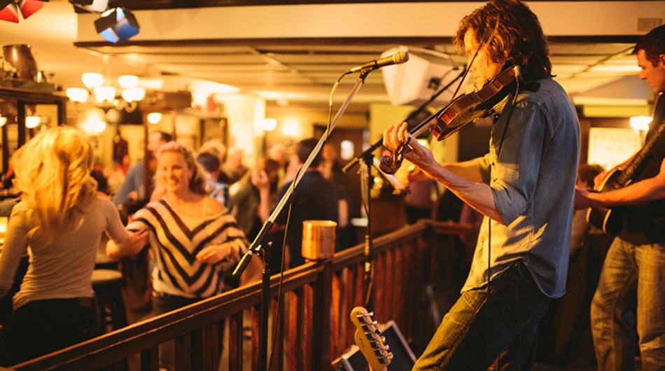 Live music at Dubh Linn Gate